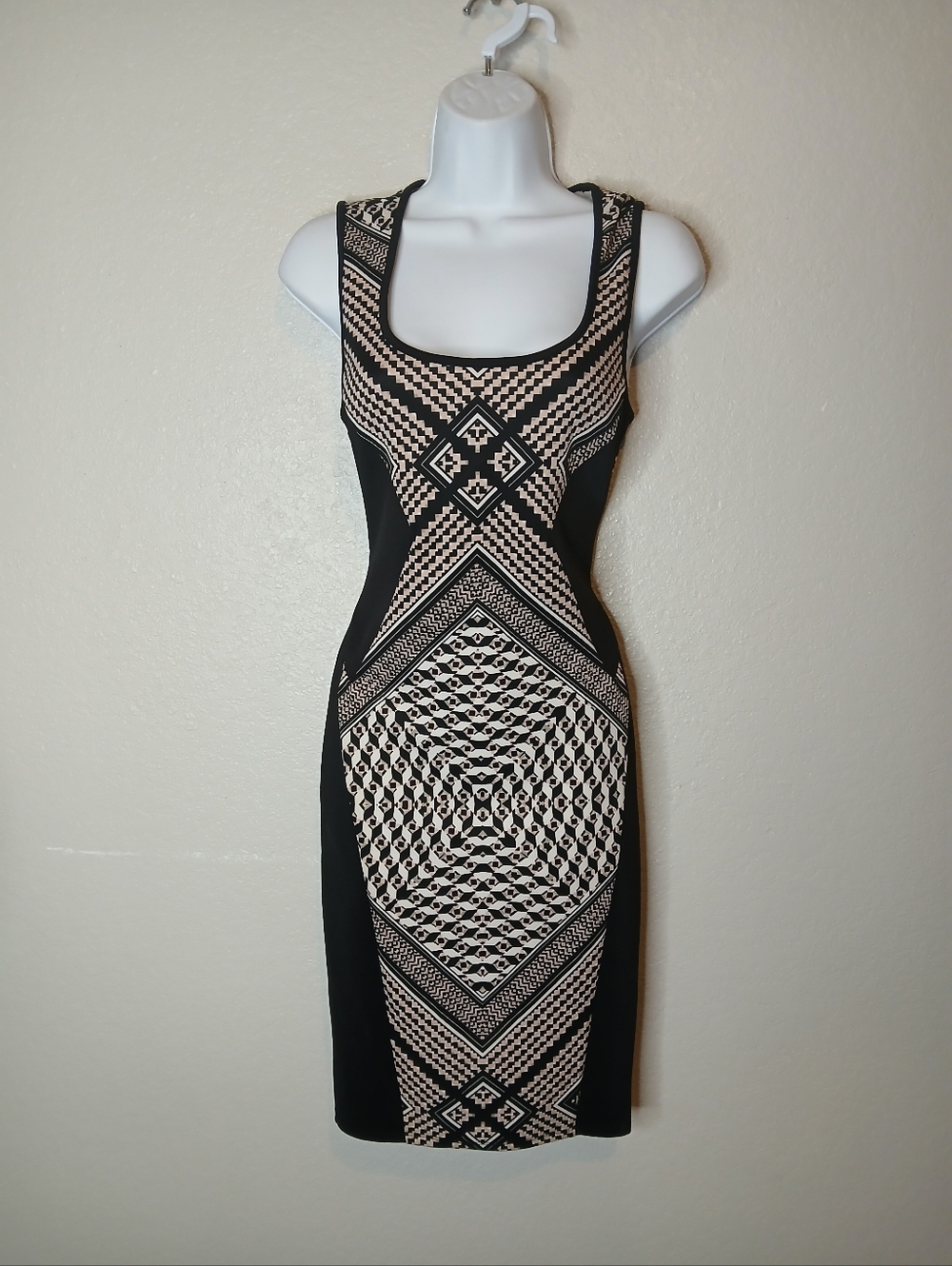 Bar 3 Black & Light Pink Geometric Sleeveless Low Cut Bodycon Dress Size Small